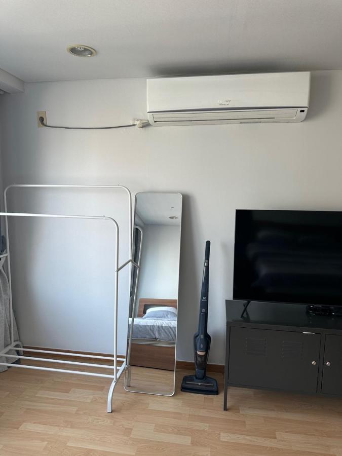 Hongdae Guesthouse 1Min From Hongik Uni Station Exit #1 Seoul Exterior foto