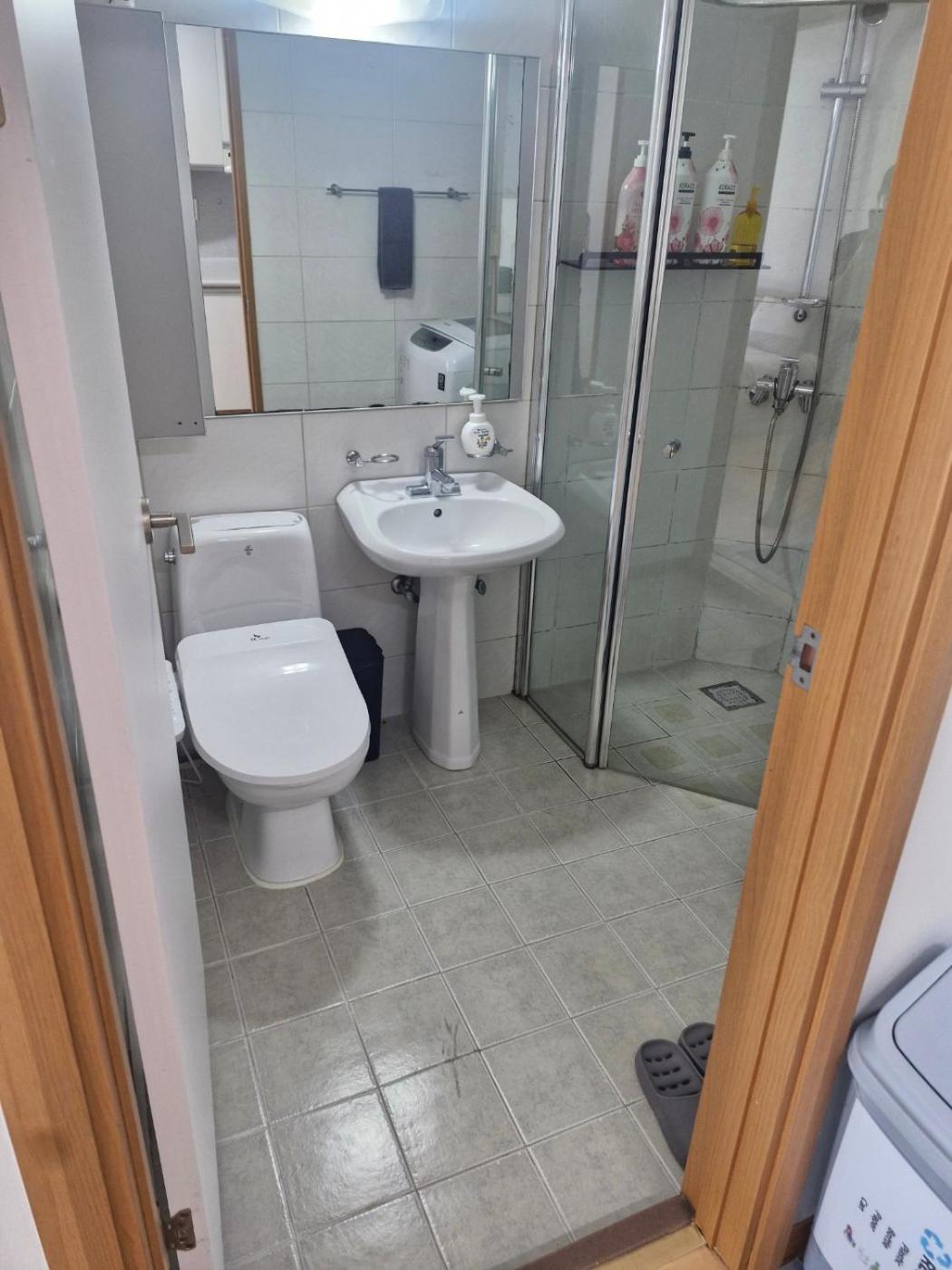 Hongdae Guesthouse 1Min From Hongik Uni Station Exit #1 Seoul Exterior foto